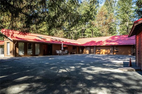 1698 Millstream Rd, Highlands, BC 