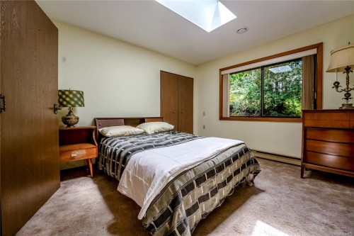 1698 Millstream Rd, Highlands, BC 