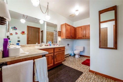 1698 Millstream Rd, Highlands, BC 