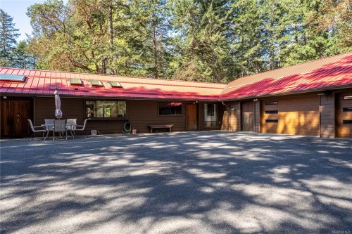 1698 Millstream Rd, Highlands, BC 