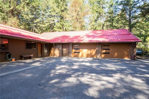 1698 Millstream Rd, Highlands, BC 