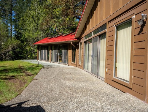 1698 Millstream Rd, Highlands, BC 