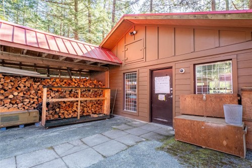 1698 Millstream Rd, Highlands, BC 