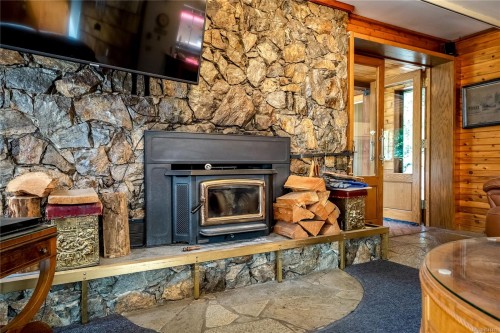 1698 Millstream Rd, Highlands, BC 