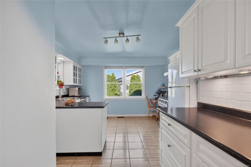 930 Wharncliffe Rd, Duncan, BC 