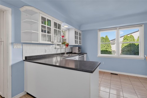 930 Wharncliffe Rd, Duncan, BC 