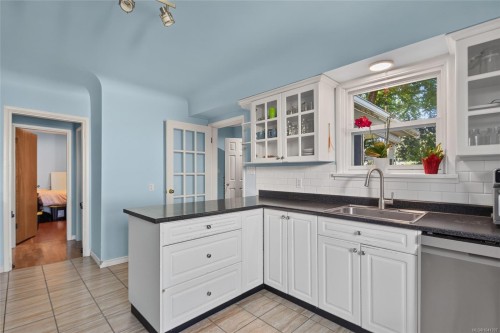 930 Wharncliffe Rd, Duncan, BC 