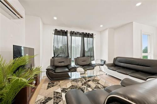 127 Traverse Ave, Winnipeg, MB 