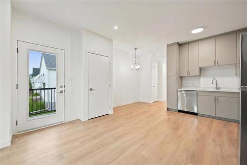 127 Traverse Ave, Winnipeg, MB 