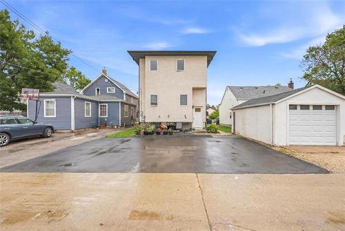 127 Traverse Ave, Winnipeg, MB 