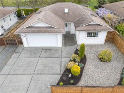 318 Clarkson Pl  Parksville, BC V9P 2V8