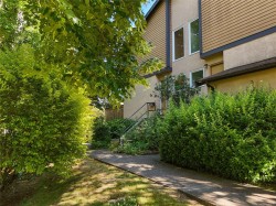 524 Crossandra Cres Saanich, BC V8Z 6G3