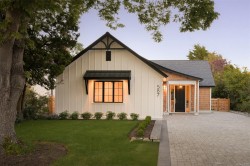 587 Oliver St Oak Bay, BC V8S 4W2