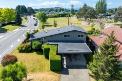 4070 Larchwood Dr Saanich, BC V8N 6H7