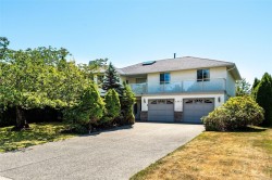 1847 El Sereno Dr Saanich, BC V8N 6K4