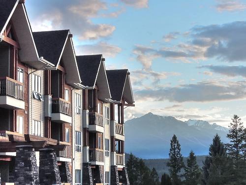 1106-7495 COLUMBIA Avenue  Radium Hot Springs, BC V0A 1M0