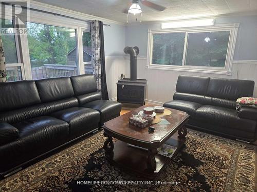 Living Room - 15 Poplar Crescent, Oro-Medonte, ON 