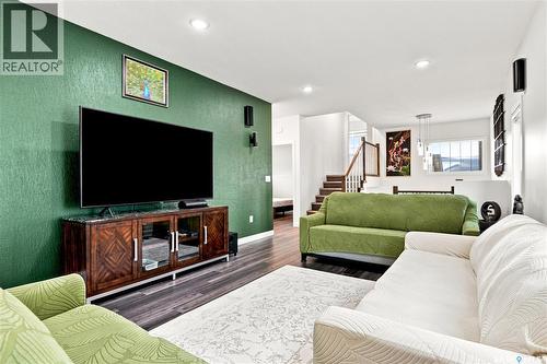 671 Underhill Road, Saskatoon, SK - Indoor Photo Showing Living Room