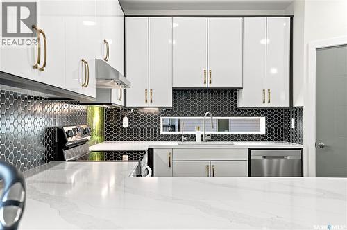 671 Underhill Road, Saskatoon, SK - Indoor Photo Showing Kitchen With Stainless Steel Kitchen With Upgraded Kitchen