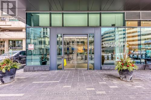 PH608 - 770 BAY STREET , Toronto, Ontario M5G 1N6 4
