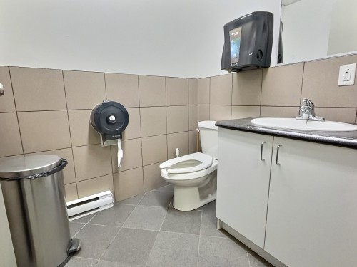Salle d'eau - 300 Av. Centrale, Val-D'Or, QC 