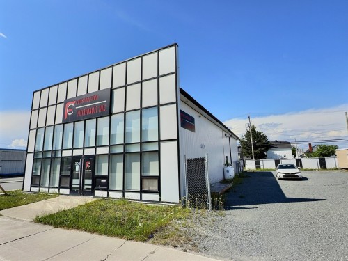 Façade - 300 Av. Centrale, Val-D'Or, QC 
