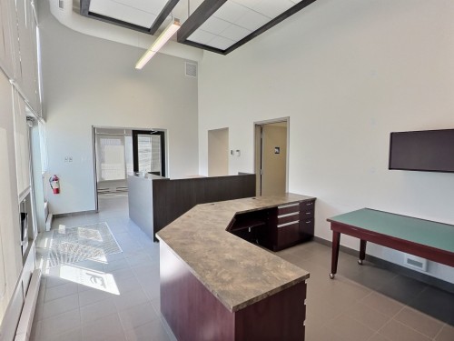 Hall d'entrée/Vestibule - 300 Av. Centrale, Val-D'Or, QC 