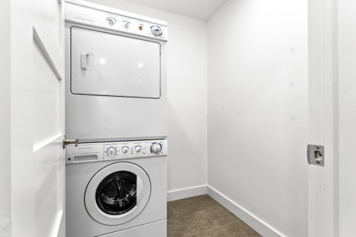 Salle de lavage - 143 Ch. Du Hibou, Potton, QC - Indoor Photo Showing Laundry Room