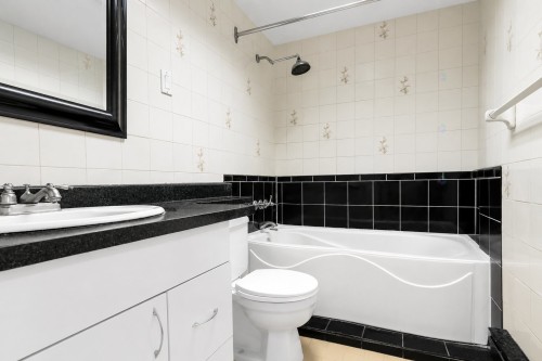 Salle de bains - 4856Z Rue Lake, Dollard-Des-Ormeaux, QC 