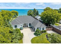 2120 HURON SHORES Drive Sarnia, ON N7T 7H6