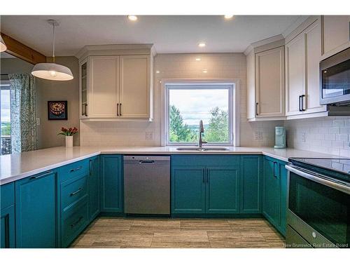 75 Thorndale Crt, Fredericton, NB 