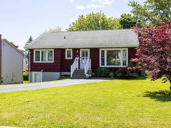 4 Piers Avenue  Halifax, NS B3N 1Z3