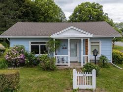 26 Lavinia Street  Kentville, NS B4N 1V7