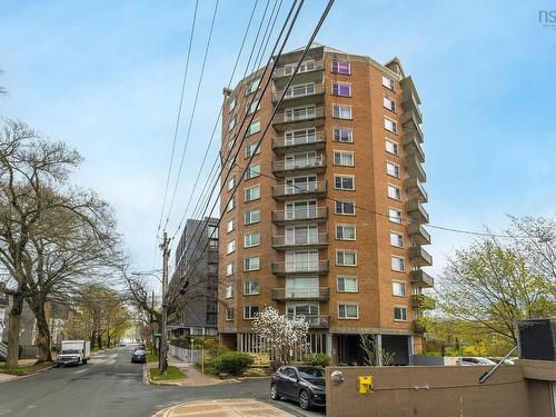 711 5959 Spring Garden Road  Halifax, NS B3H 1Y5