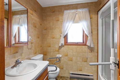 Salle de bains - 311 Ch. Du Bord-De-L'Eau, Sainte-Barbe, QC - Indoor Photo Showing Bathroom