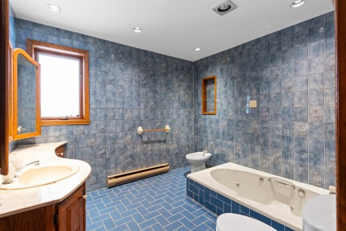 Salle de bains - 311 Ch. Du Bord-De-L'Eau, Sainte-Barbe, QC - Indoor Photo Showing Bathroom