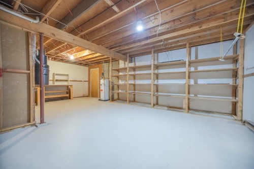 Atelier - 101 Rue Du Parc, Verchères, QC - Indoor Photo Showing Garage