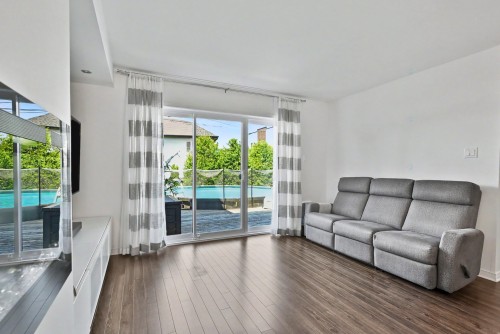 Salon - 2098 Rue De La Fileuse, Saint-Jérôme, QC 