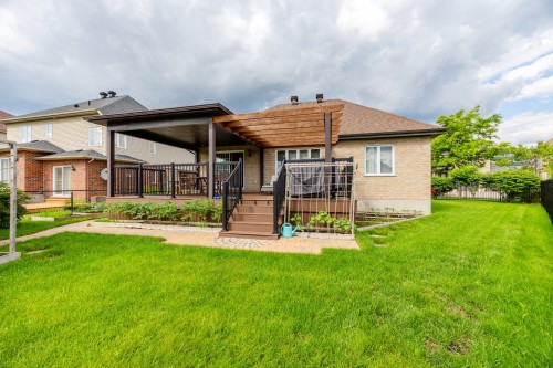 Cour - 7320 Rue Latouche, Brossard, QC - Outdoor