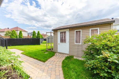 Cour - 7320 Rue Latouche, Brossard, QC - Outdoor
