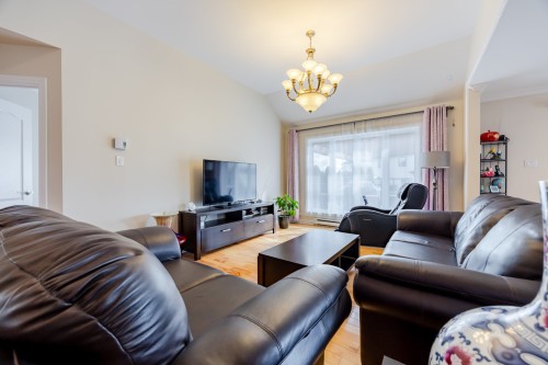 Salon - 7320 Rue Latouche, Brossard, QC - Indoor Photo Showing Living Room