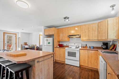 Kitchen - 22 Rue Du Joli-Bosquet, Sainte-Marguerite-Du-Lac-Masson, QC - Indoor Photo Showing Kitchen