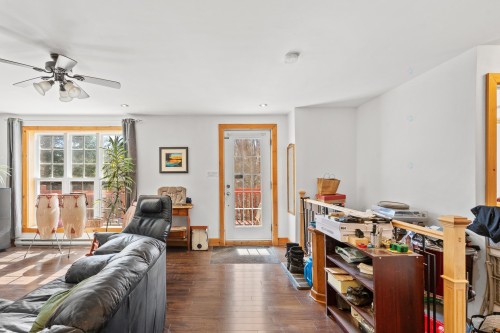 Living Room - 22 Rue Du Joli-Bosquet, Sainte-Marguerite-Du-Lac-Masson, QC - Indoor Photo Showing Other Room