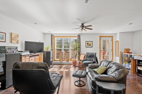 Living Room - 22 Rue Du Joli-Bosquet, Sainte-Marguerite-Du-Lac-Masson, QC - Indoor