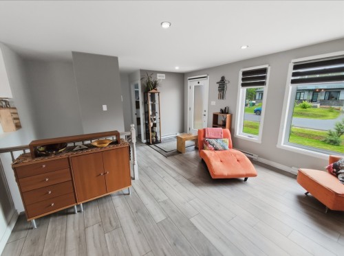 Salon - 287 Rue Mario, Saint-Raymond, QC 