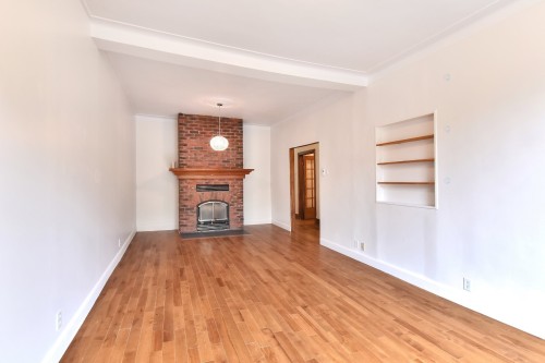 Salon - 4647 Av. Clanranald, Montréal (Côte-Des-Neiges/Notre-Dame-De-Grâce), QC 