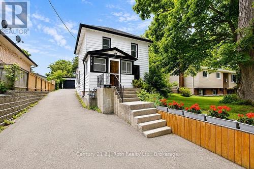215 OXFORD STREET  Orillia, ON L3V 1H6