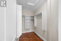 Walk-in Closet - 