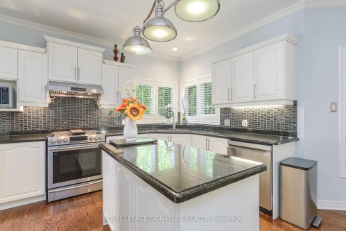 27 Autumn Ridge Trail, Kitchener, ON - Indoor Photo Showing Kitchen With Upgraded Kitchen