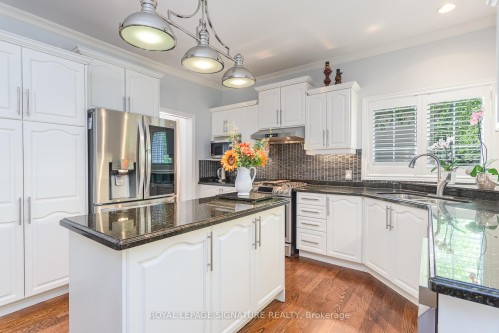 27 Autumn Ridge Trail, Kitchener, ON - Indoor Photo Showing Kitchen With Upgraded Kitchen
